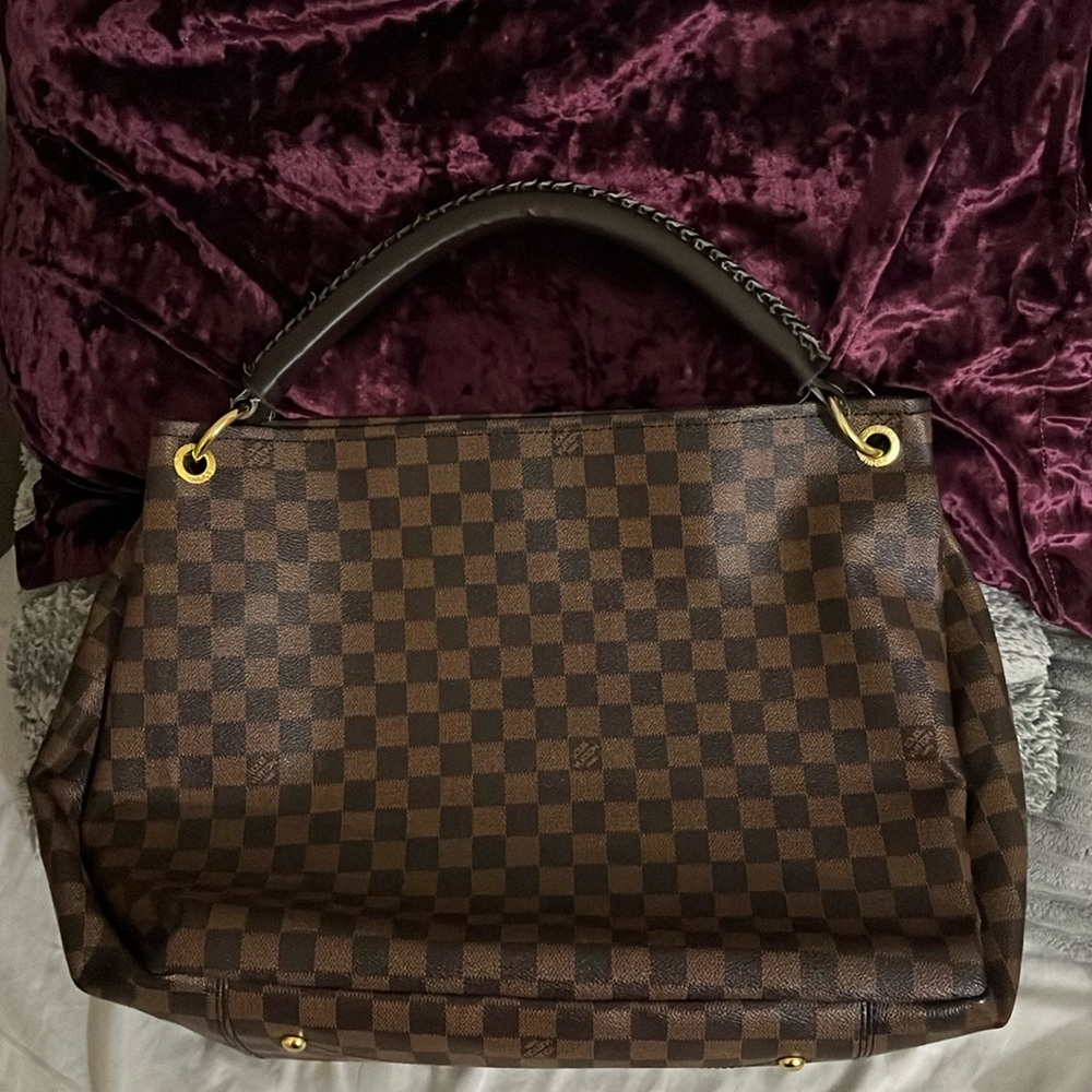 Louis Vuitton - Artsy Leather Handbag